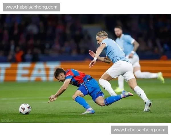 欧联杯精彩瞬间：远射绝技成比赛转折点，点燃球迷激情